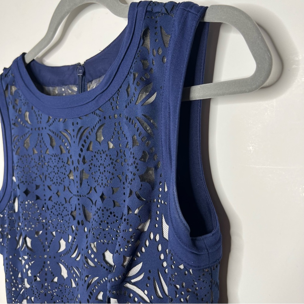 Tadashi Shoji Scuba Laser Cut Navy Dress Size M Medium Gem
